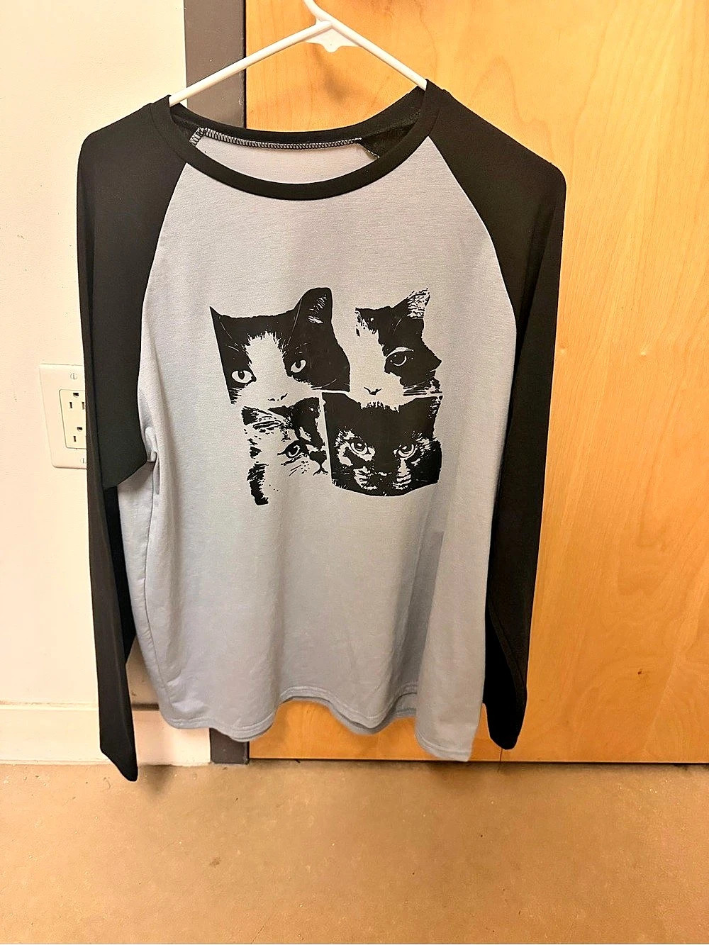Gray & Black Cat Graphic Long Sleeve Tee